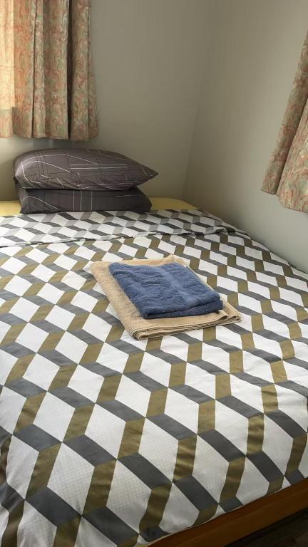 6 Beds including 4 Double Beds and 2 Single Sofa Beds Serviced Chalet B - Resim 22