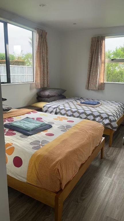 6 Beds including 4 Double Beds and 2 Single Sofa Beds Serviced Chalet B - Resim 27