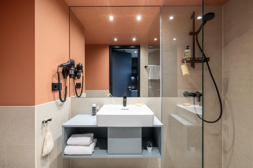 The Base Munich - Resim 3