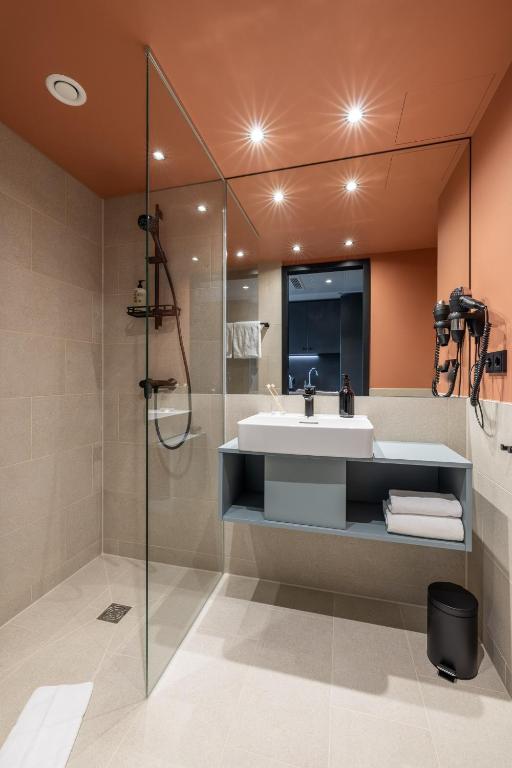 The Base Munich - Resim 37