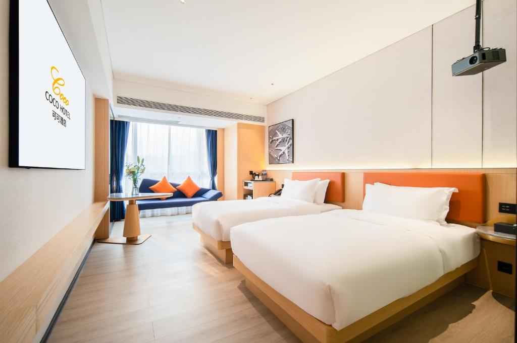 Postel nebo postele na pokoji v ubytování Guangzhou Baiyun Airport COCO Hotel