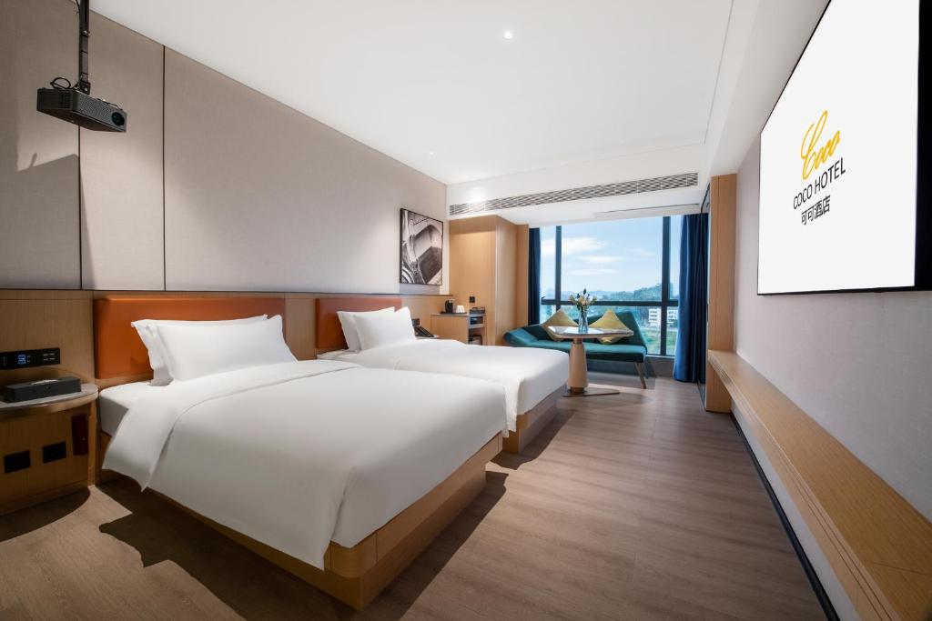 Postel nebo postele na pokoji v ubytování Guangzhou Baiyun Airport COCO Hotel