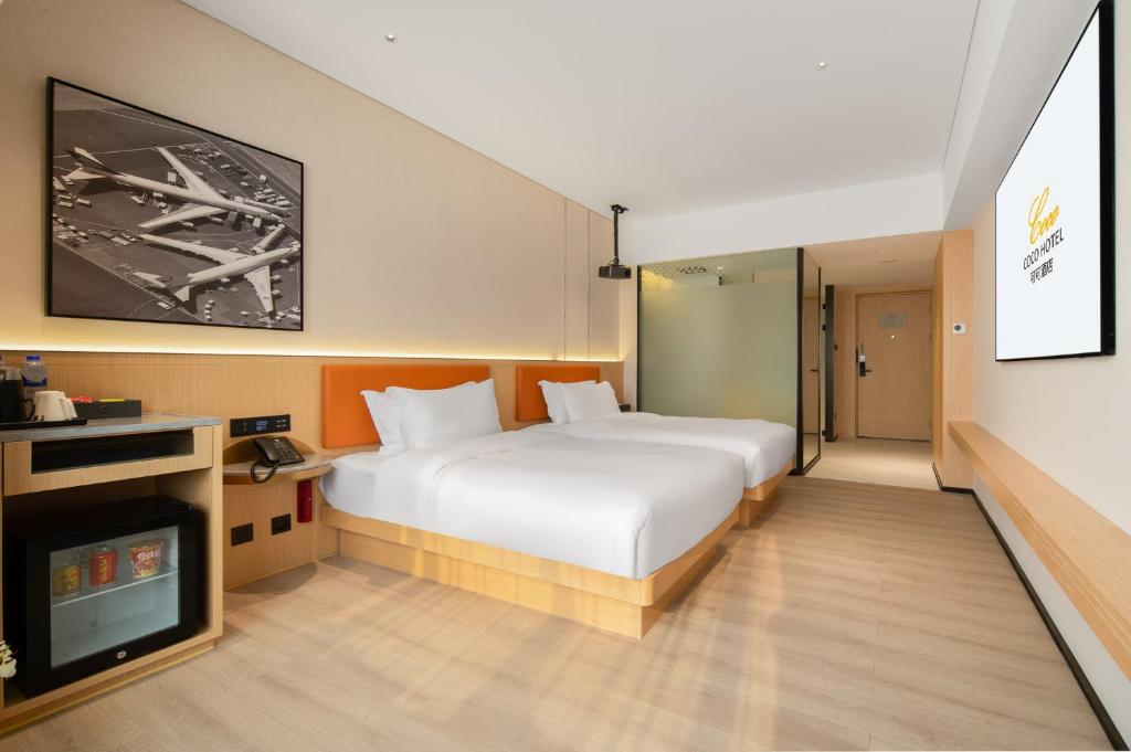 Postel nebo postele na pokoji v ubytování Guangzhou Baiyun Airport COCO Hotel