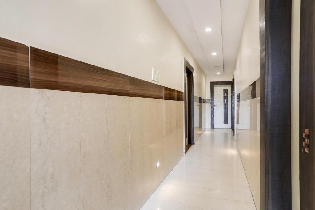 Fotografie z fotogalerie ubytování Super Hotel O Palkhi Road Near Sai Baba Temple Formerly Netra Sai v destinaci Širdi