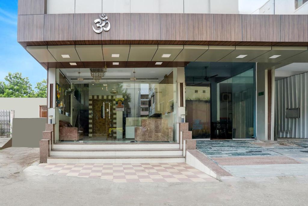 Exteriér nebo vchod ubytování Super Hotel O Palkhi Road Near Sai Baba Temple Formerly Netra Sai