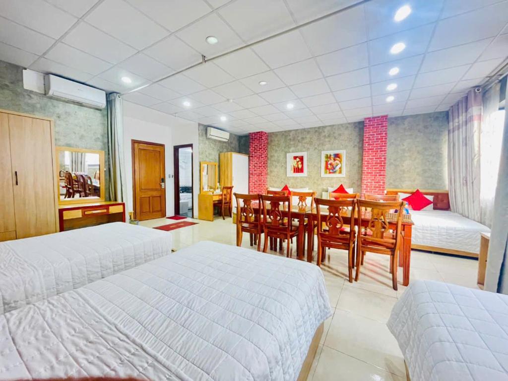 Postel nebo postele na pokoji v ubytování Moon Hotel Cau Giay