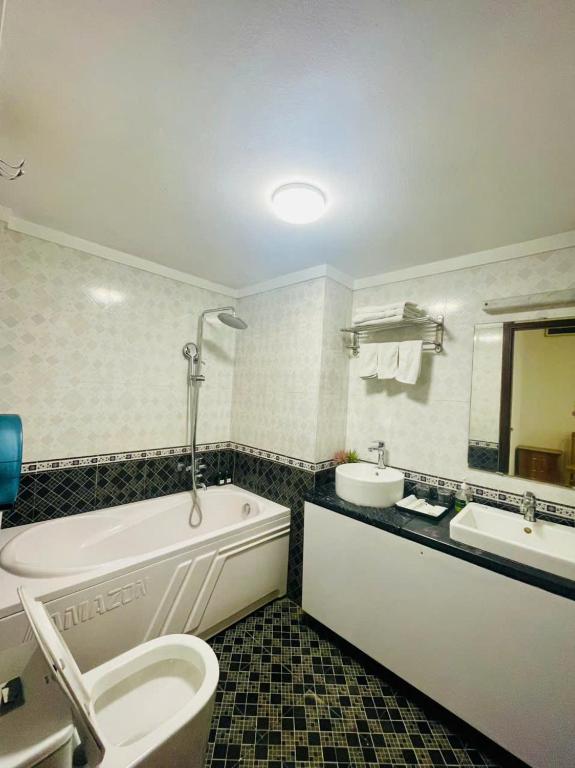 Koupelna v ubytování Moon Hotel Cau Giay