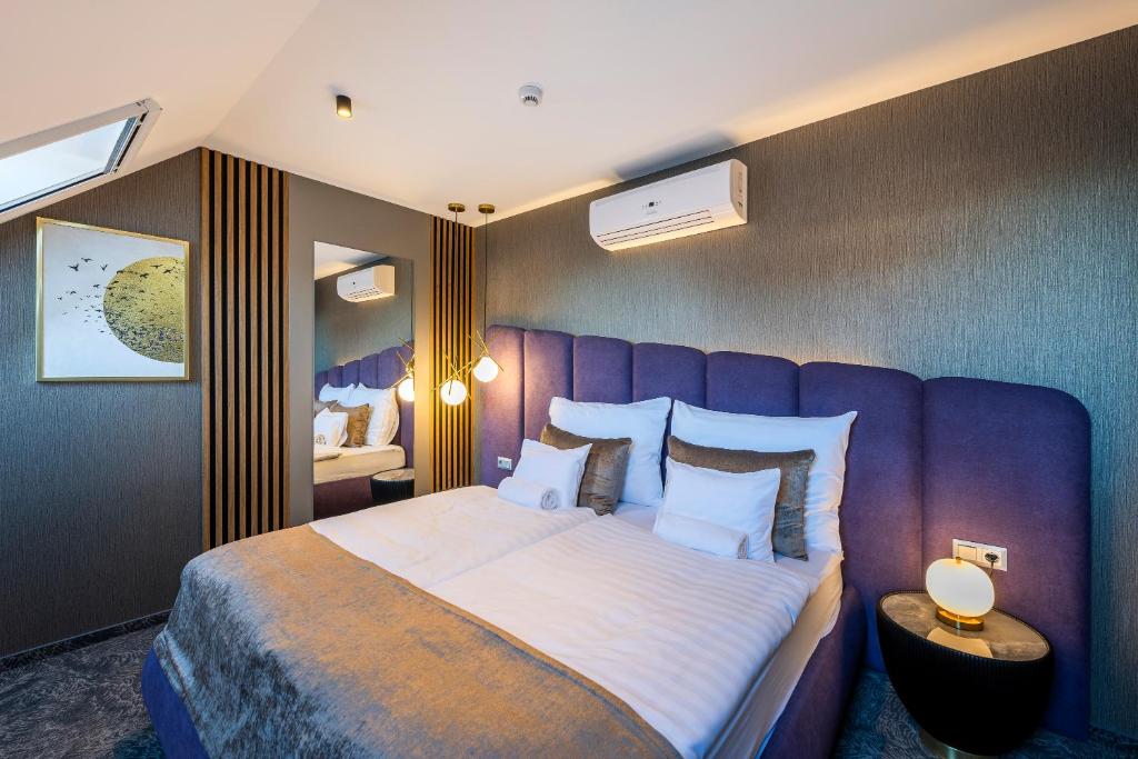 Postel nebo postele na pokoji v ubytování Riva Prestige Hotel