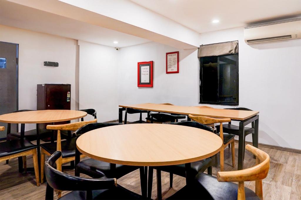 Kuchyň nebo kuchyňský kout v ubytování Super Townhouse Nagpur Railway Station