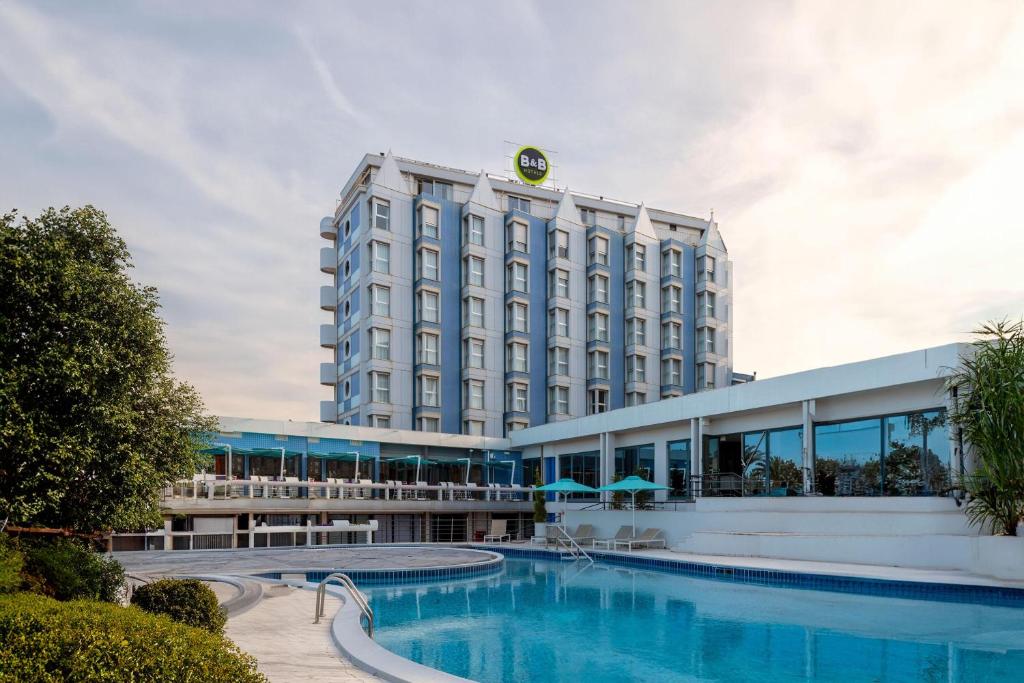 Bazén v ubytování B&B Hotel Chioggia Airone nebo v jeho okolí
