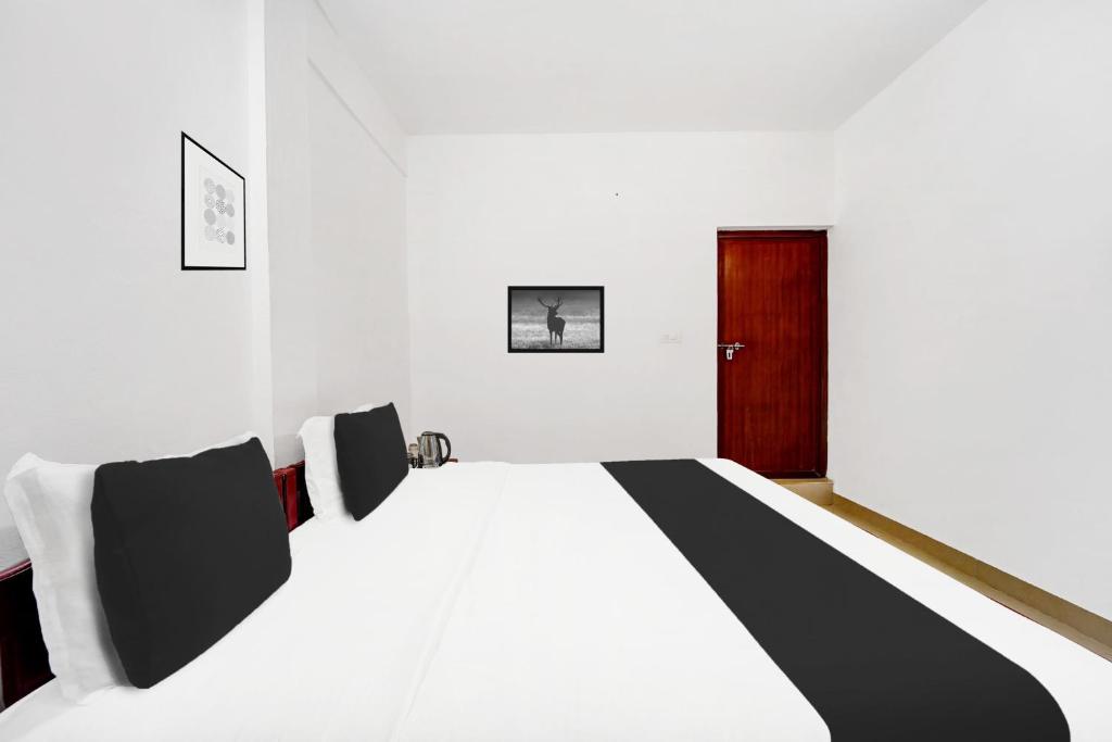 Postel nebo postele na pokoji v ubytování Super Hotel O Sultan Bathery formerly Bluevalley