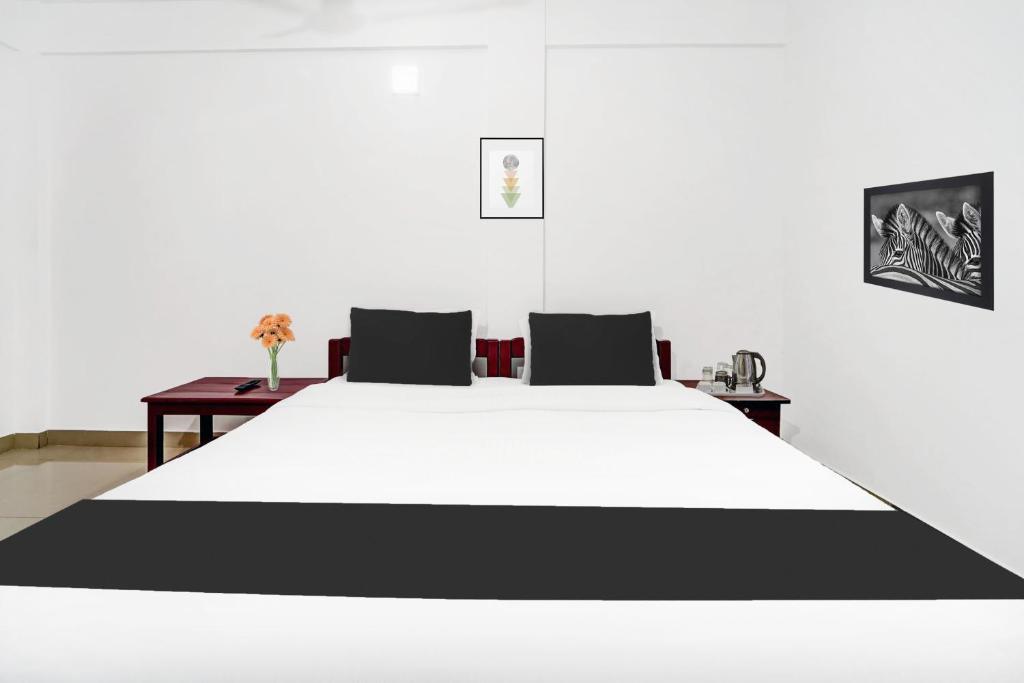 Postel nebo postele na pokoji v ubytování Super Hotel O Sultan Bathery formerly Bluevalley