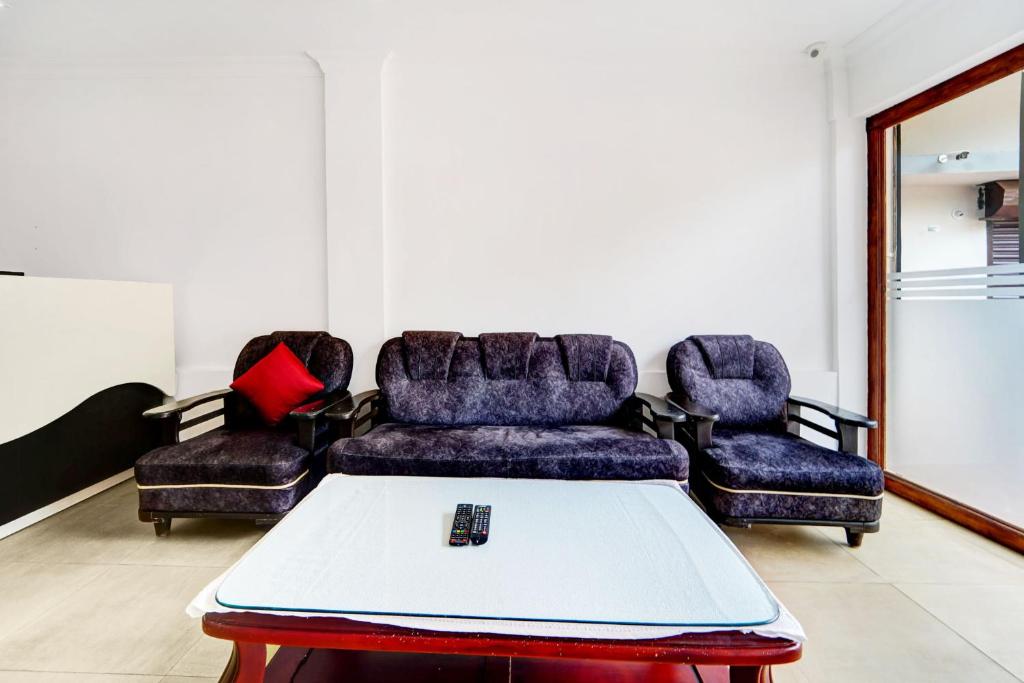 Posezení v ubytování Super Hotel O Sultan Bathery formerly Bluevalley