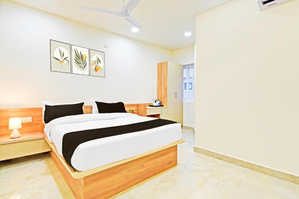Postel nebo postele na pokoji v ubytování Super Townhouse Oak Kompally