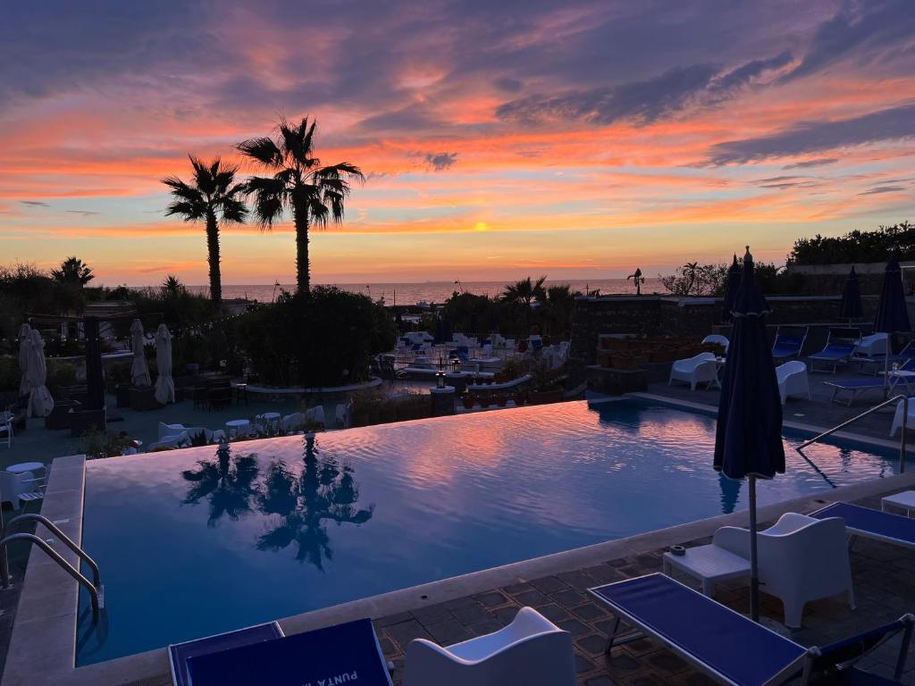 Piscina en o cerca de Hotel Punta Imperatore