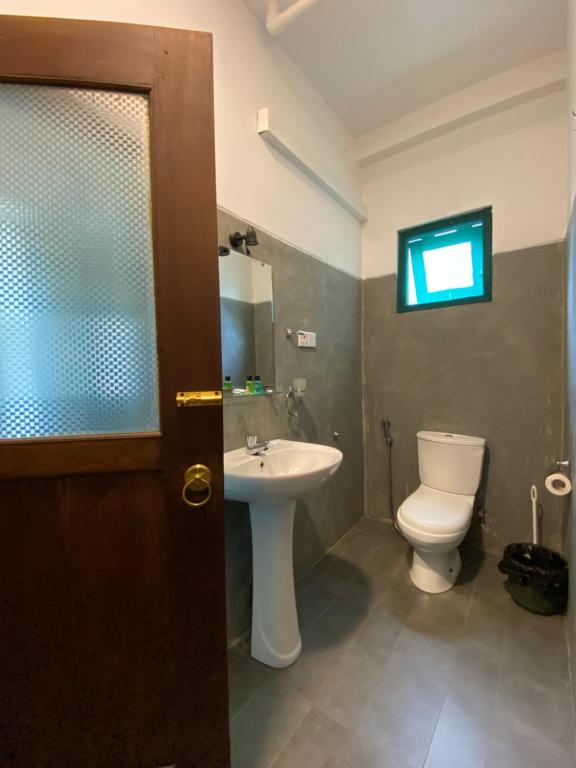 Koupelna v ubytování Mahaon surf hotel