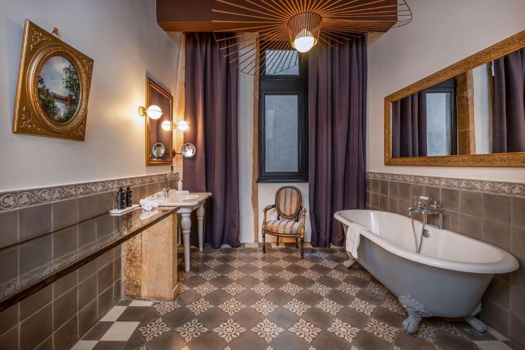 Koupelna v ubytování Cour des Loges Lyon, A Radisson Collection Hotel