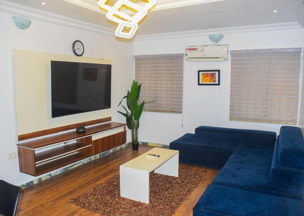 TV a/nebo společenská místnost v ubytování Cozy apartment en-suite