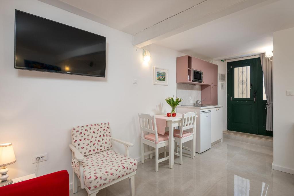 Televízia a/alebo spoločenská miestnosť v ubytovaní Apartment Stulli 1