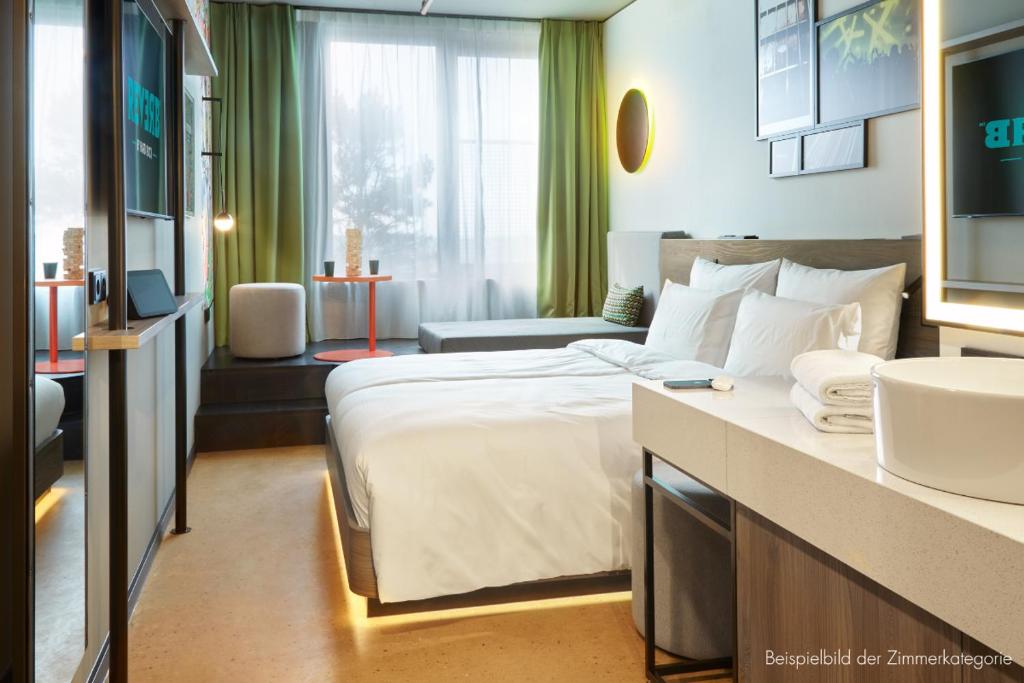 REVERB by Hard Rock Hamburg - Resim 19