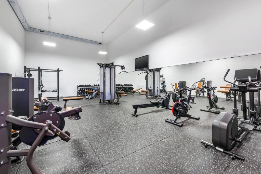 a gym with several treadmills and machines in it at Vilar do Golf in Quinta do Lago
