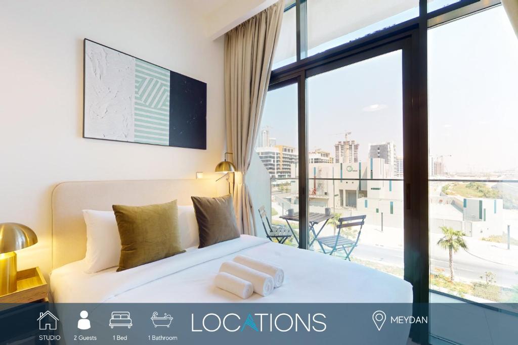 Ένα ή περισσότερα κρεβάτια σε δωμάτιο στο Azizi Riviera 29 - Aesthetic Studio in Meydan
