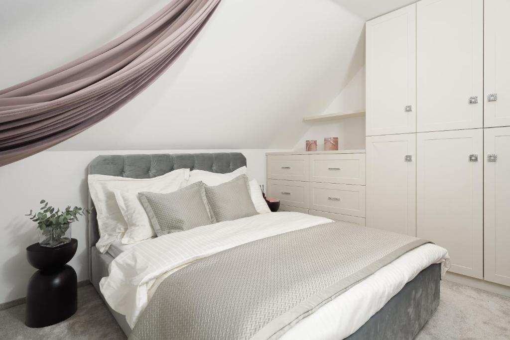 Postel nebo postele na pokoji v ubytování BICE apartments & Wellness