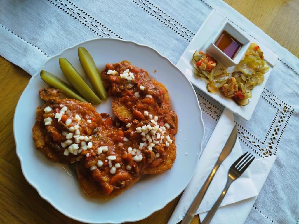 Jedlo v ubytovaní bed & breakfast alebo blízkom okolí