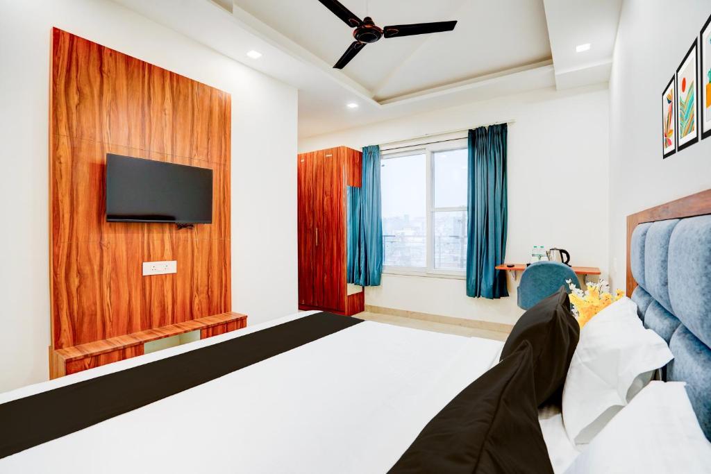 Postel nebo postele na pokoji v ubytování Super Townhouse Sector 93 Noida Expressway
