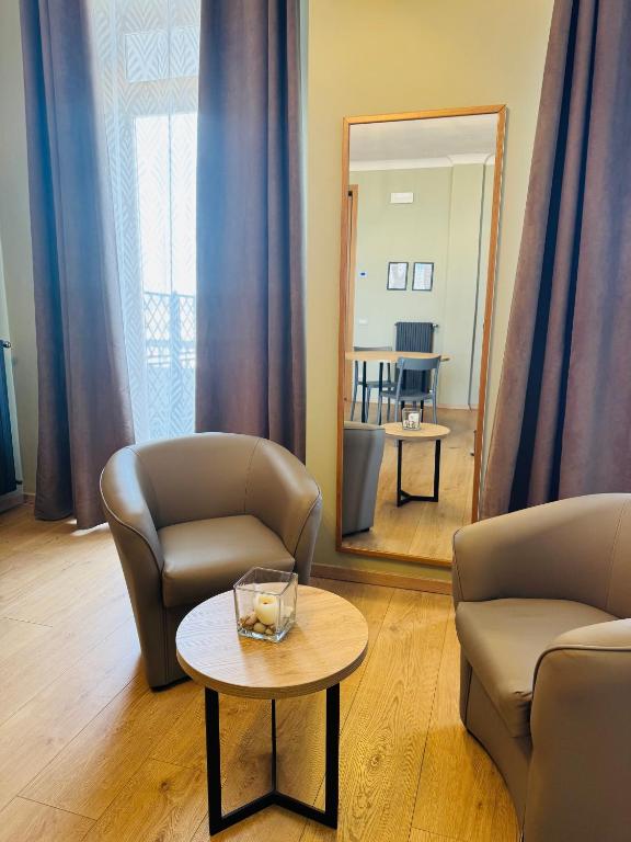 Posezení v ubytování Manhattan Room & Suite
