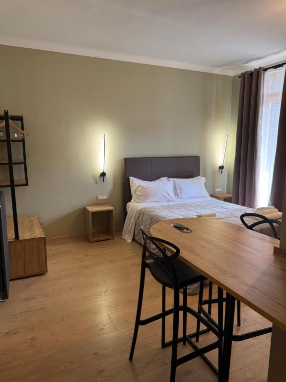 Postel nebo postele na pokoji v ubytování Manhattan Room & Suite