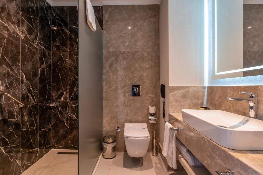 Serenity Queen Hotel - 8