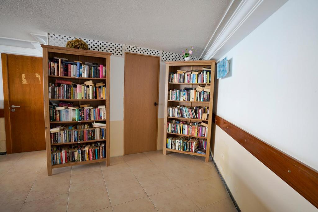 Knihovna v apartmánu