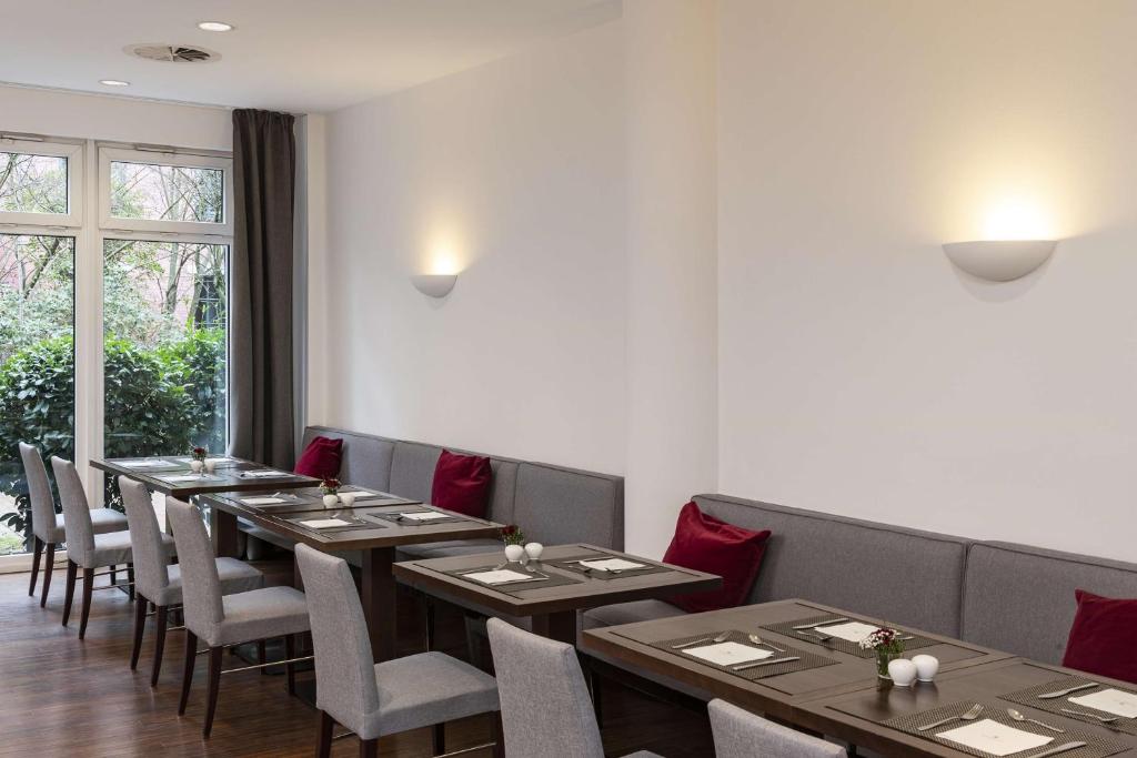 NH Collection Hamburg City - Resim 12