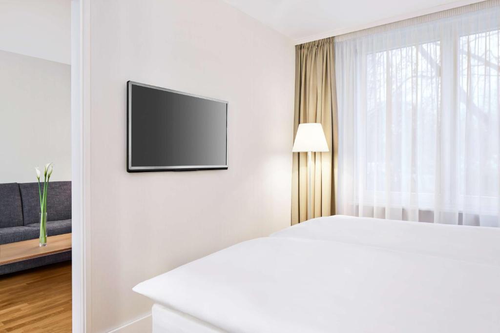 NH Collection Hamburg City - Resim 23