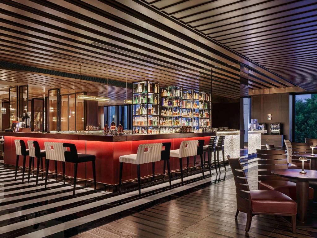 Lounge nebo bar v ubytování Fairmont Wuhan