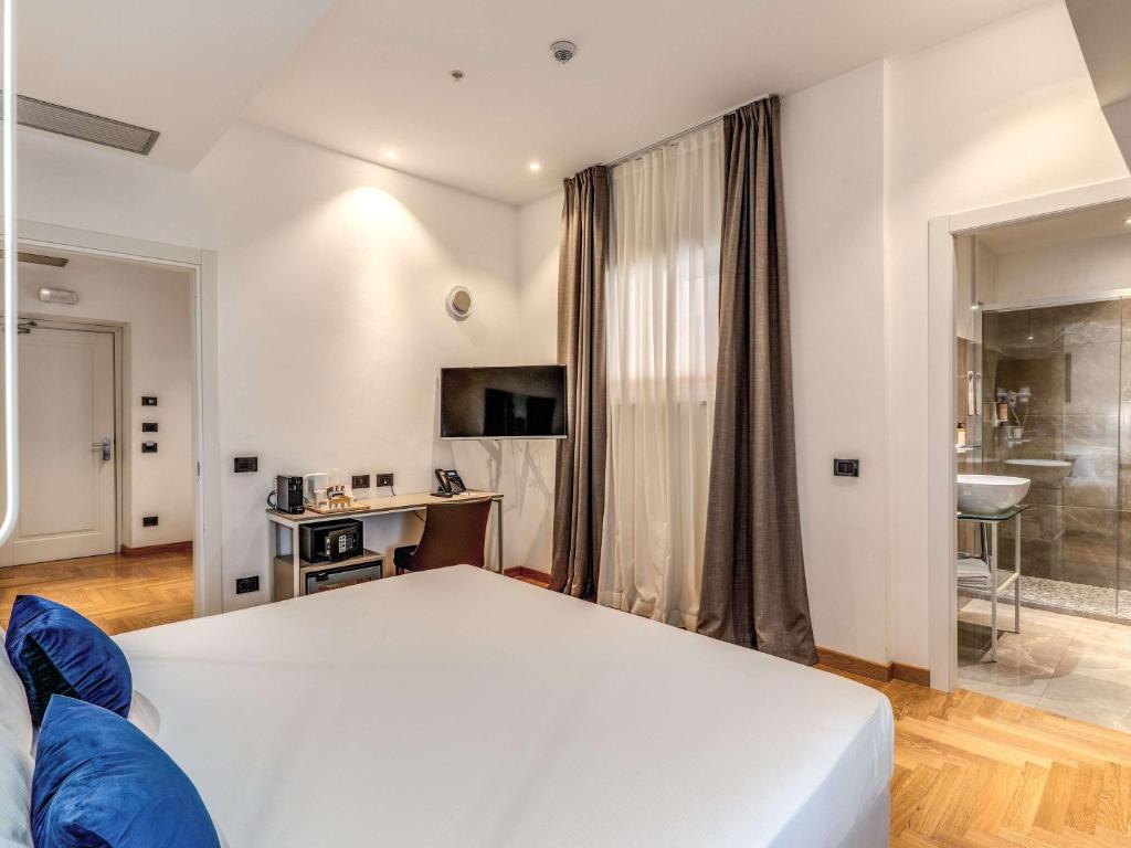 TV a/nebo společenská místnost v ubytování Mercure Roma Centro Termini