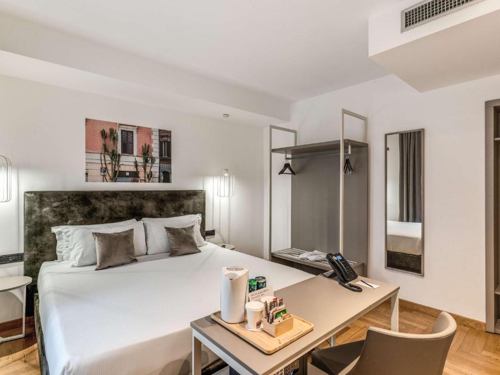Postel nebo postele na pokoji v ubytování Mercure Roma Centro Termini