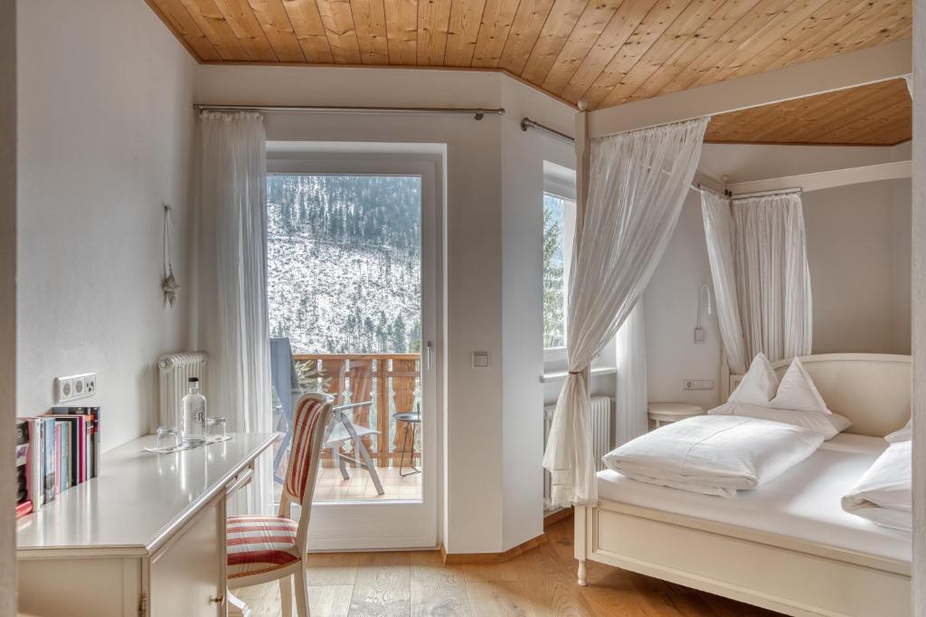 Postel nebo postele na pokoji v ubytování Hotel Berghaus Rosengarten