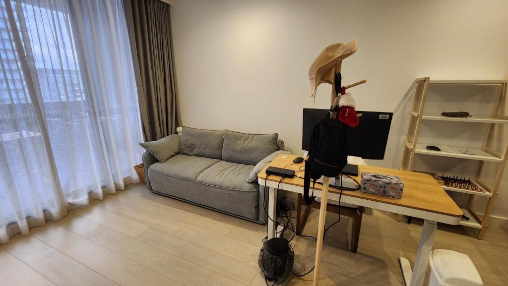 Χώρος καθιστικού στο Cozy and Modern 1 Bedroom in Hurstville