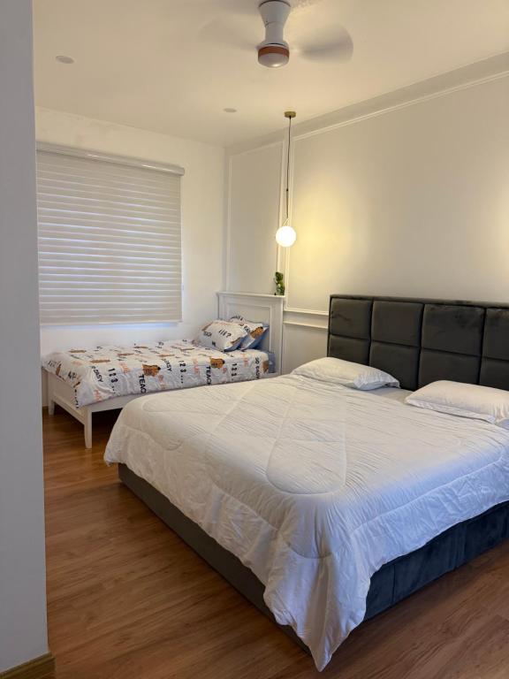 Postel nebo postele na pokoji v ubytování French Style Comfy Homestay Alor Setar 现代极简法式温馨民宿