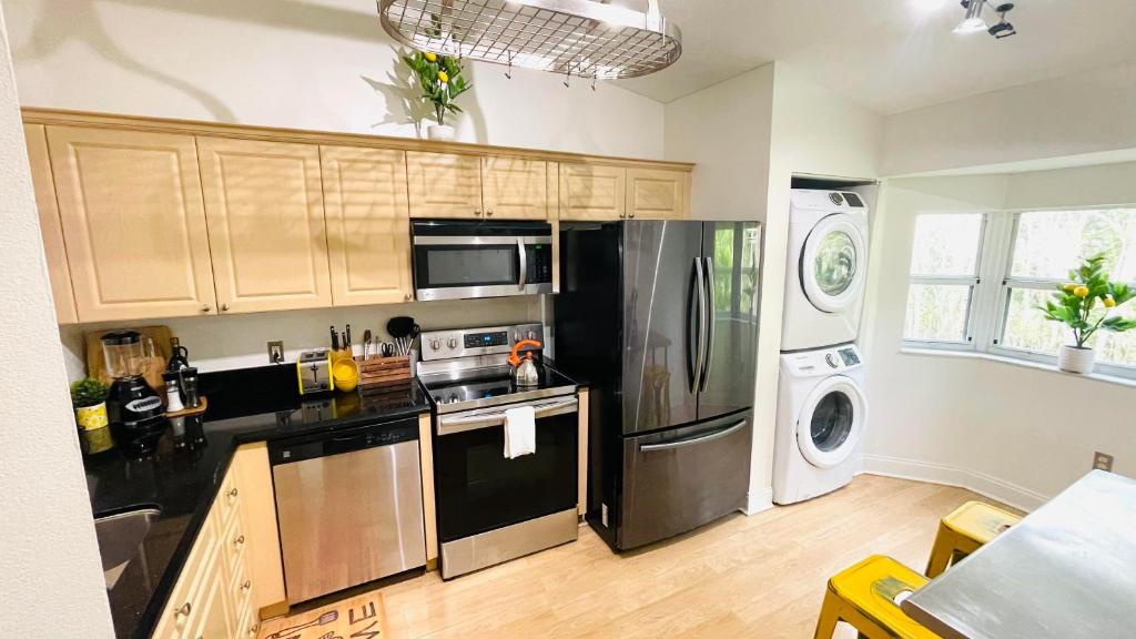 Dapur atau dapur kecil di Luxurious Condo