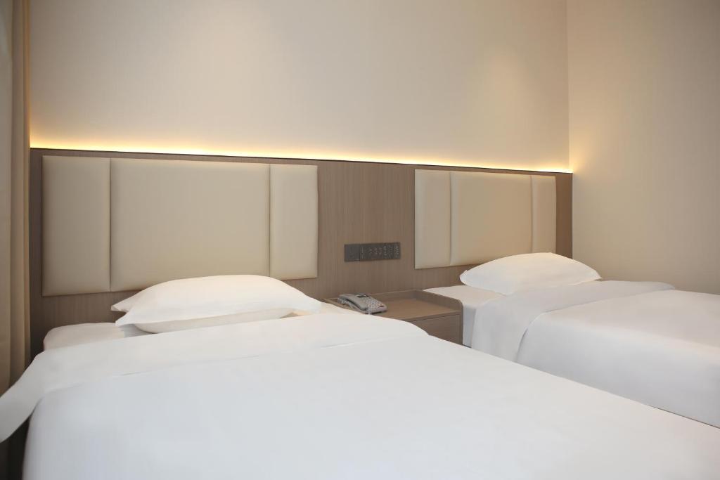 Postel nebo postele na pokoji v ubytování Shenzhen Green Oasis Hotel, Baoan