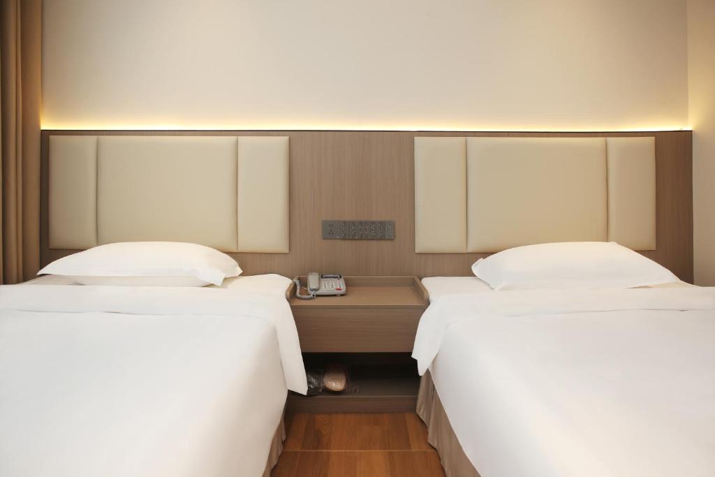 Postel nebo postele na pokoji v ubytování Shenzhen Green Oasis Hotel, Baoan