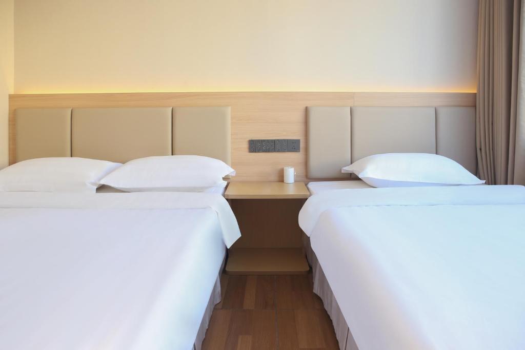 Postel nebo postele na pokoji v ubytování Shenzhen Green Oasis Hotel, Baoan