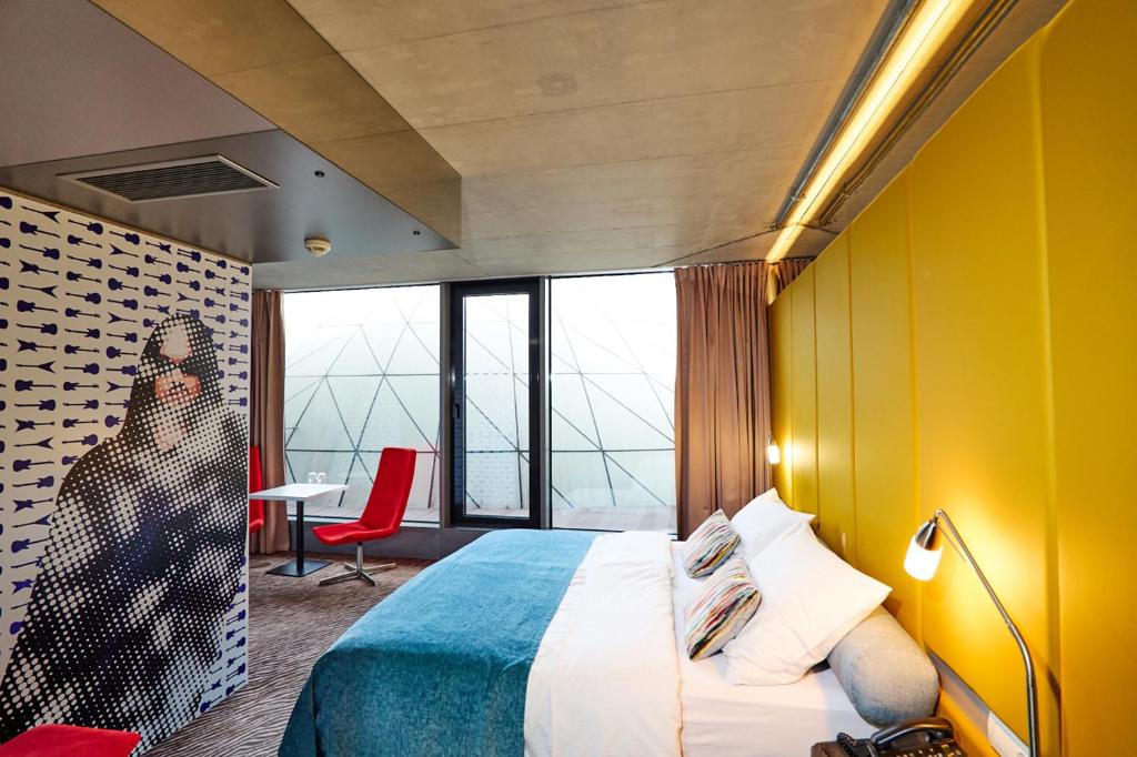 Llit o llits en una habitació de SONO hotel