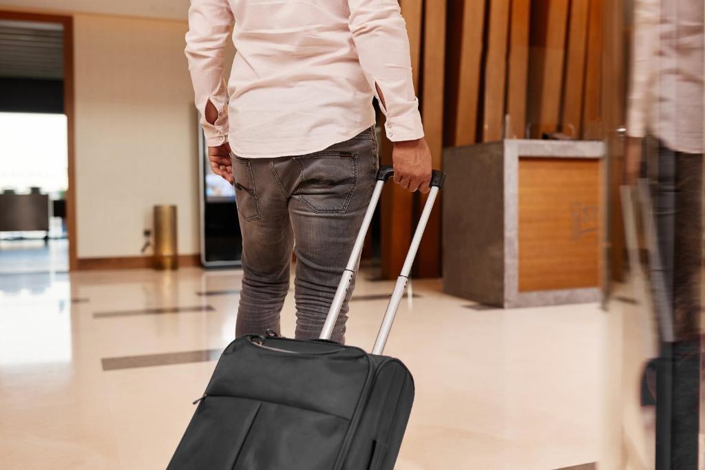 Staybridge Suites Dubai Al-Maktoum Airport by IHG - Resim 27