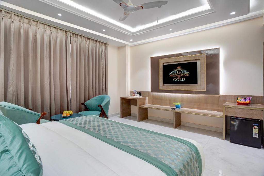 Postel nebo postele na pokoji v ubytování Gold The Prime Newly Built 2 Mins From Connaught Place and Railway Station