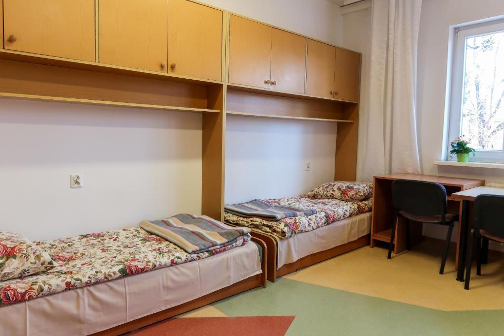 Postel nebo postele na pokoji v ubytování Dom Studencki Labirynt