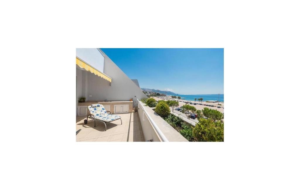 3 Bedroom Beautiful Apartment In Split